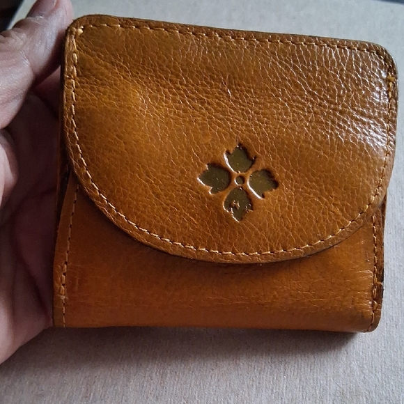 Patricia Nash Handbags - Patricia Nash Distressed. Wallet And Coin.